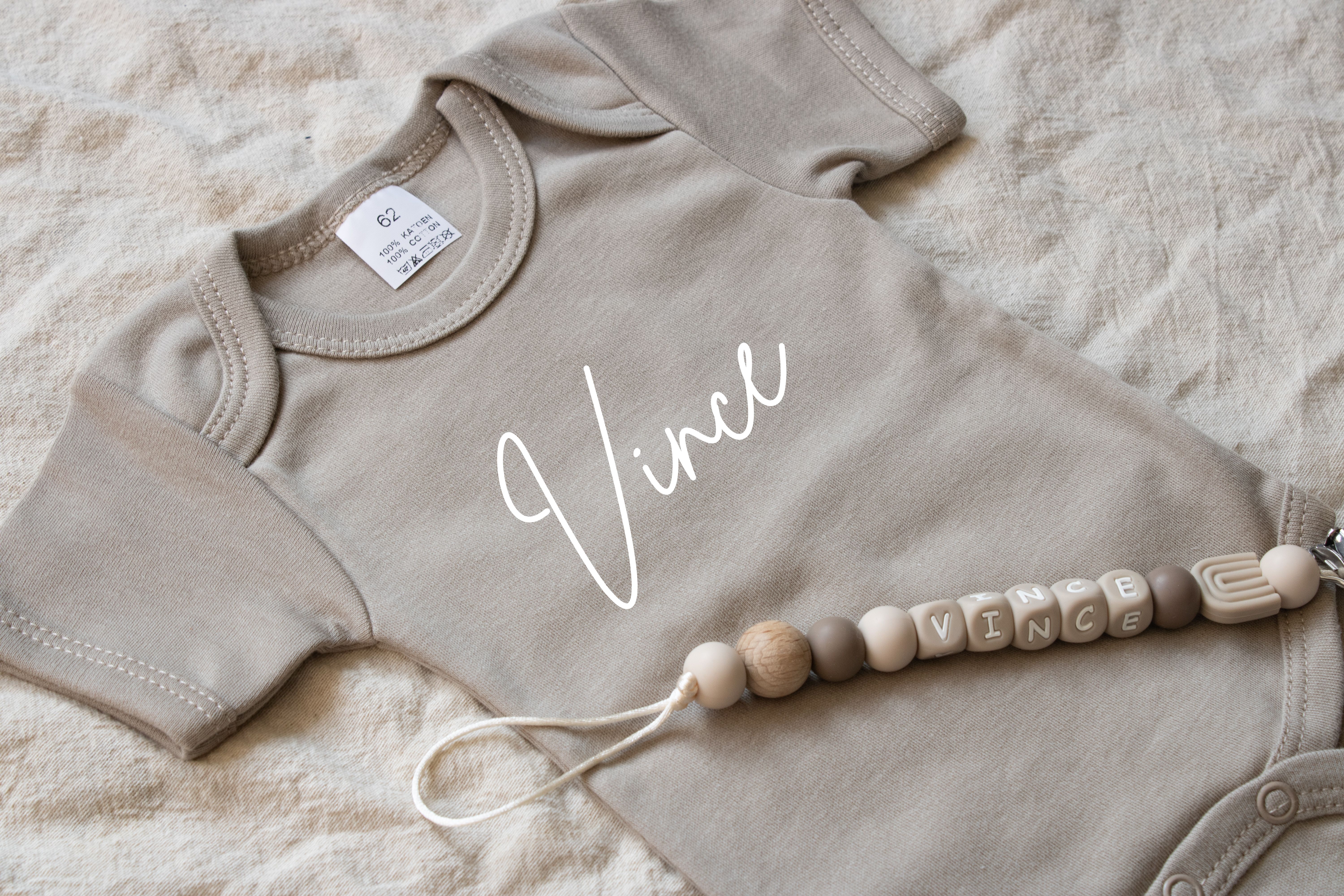 Romper met naam , Zandkleurige romper met naam , Personaliseer , baby , babykleding